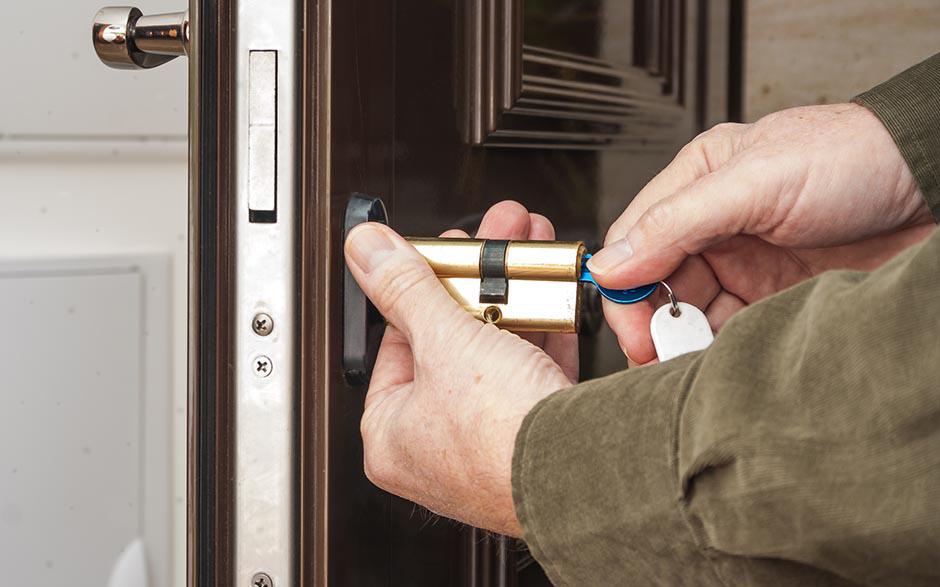 ouvrir une porte fermée à clé Eaubonne